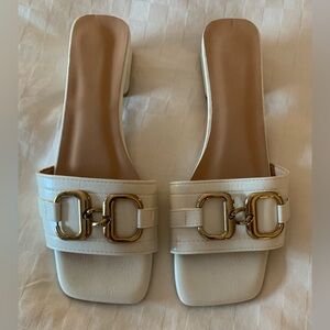 NWOT Unbranded White Sandals Buckle Embellished Open-Toe Low Block Heel; Size 41